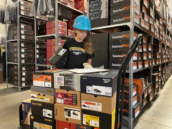 Préparation d’une commande en ligne de chaussures
